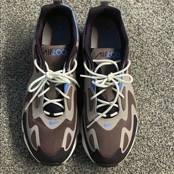 NIKE AirMax 200s - Picture 2 of 6